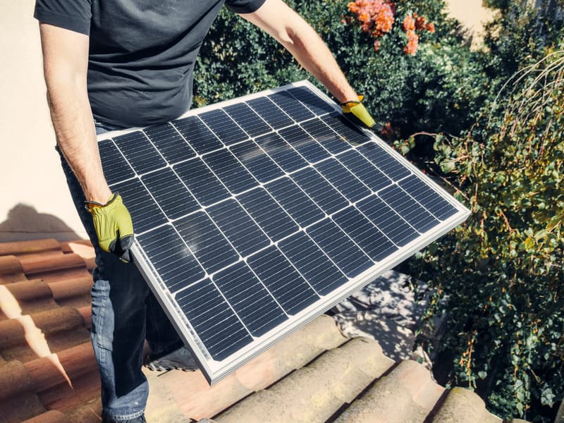 Commercial rooftop solar installation